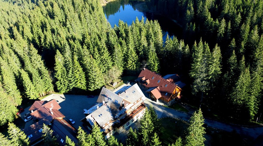 lake side hotel
