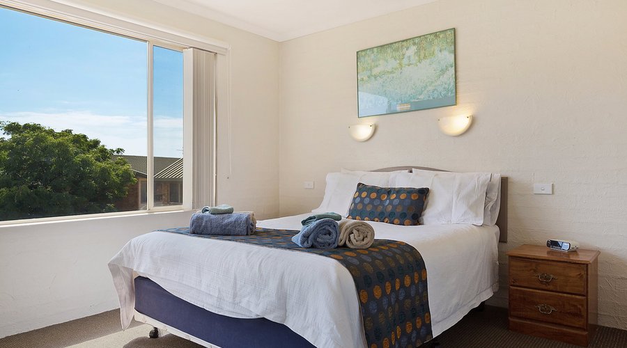 Main Bedroom with new King Coil Mattress, built in robes, en-suite, walk in shower, vanity & toi
