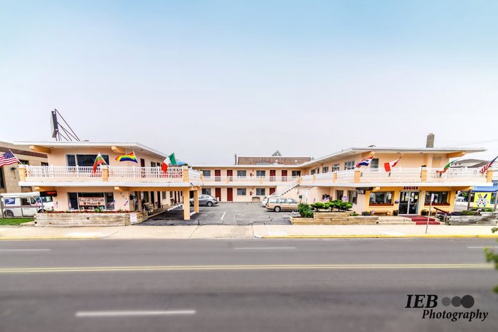 Coral Sands Motel