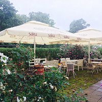 Adorable owners, real and delicious food. Best place for breakfast and lunch in town.