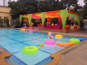Pool & Beach