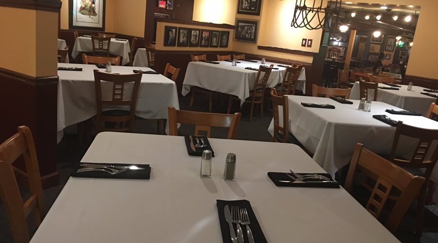 Breakwater Restaurant & Pub