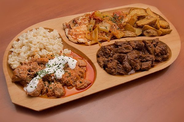 Hungarian mixed plate: beef goulash, veal ragout and chicken with lecsó / Magyaros vegyestál