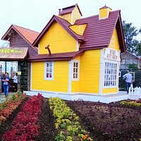 Pintu Masuk Rainbow Garden Lembang