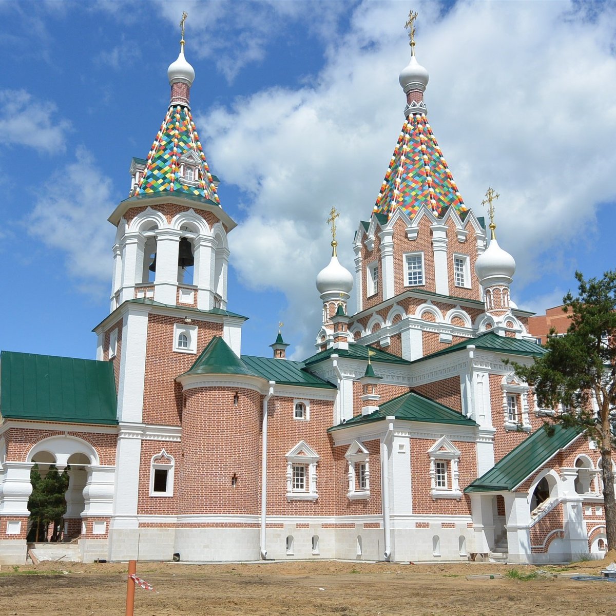 Дмитровская обл. Церковь Спаса Всемилостивого в Дмитрове. Спасская Церковь Дмитров. Спасский храм город Дмитров. Церковь ДЗФС Дмитров.