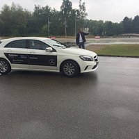 Uitleg van de instructeur tijdens de praktijkoefeningen.