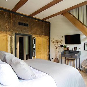 Authentic farmhouse hotel suites at the Nice friendly hotel Vergulden Eenhoorn near the City Cen