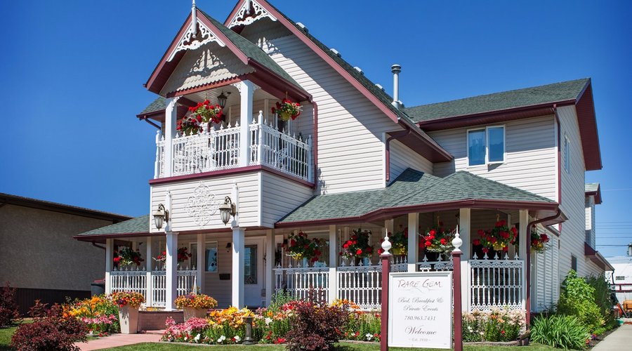 1910 Restored and renovated Bed and Breakfast. First class!