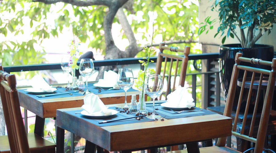 table outsite at Duong's 2 restaurant  