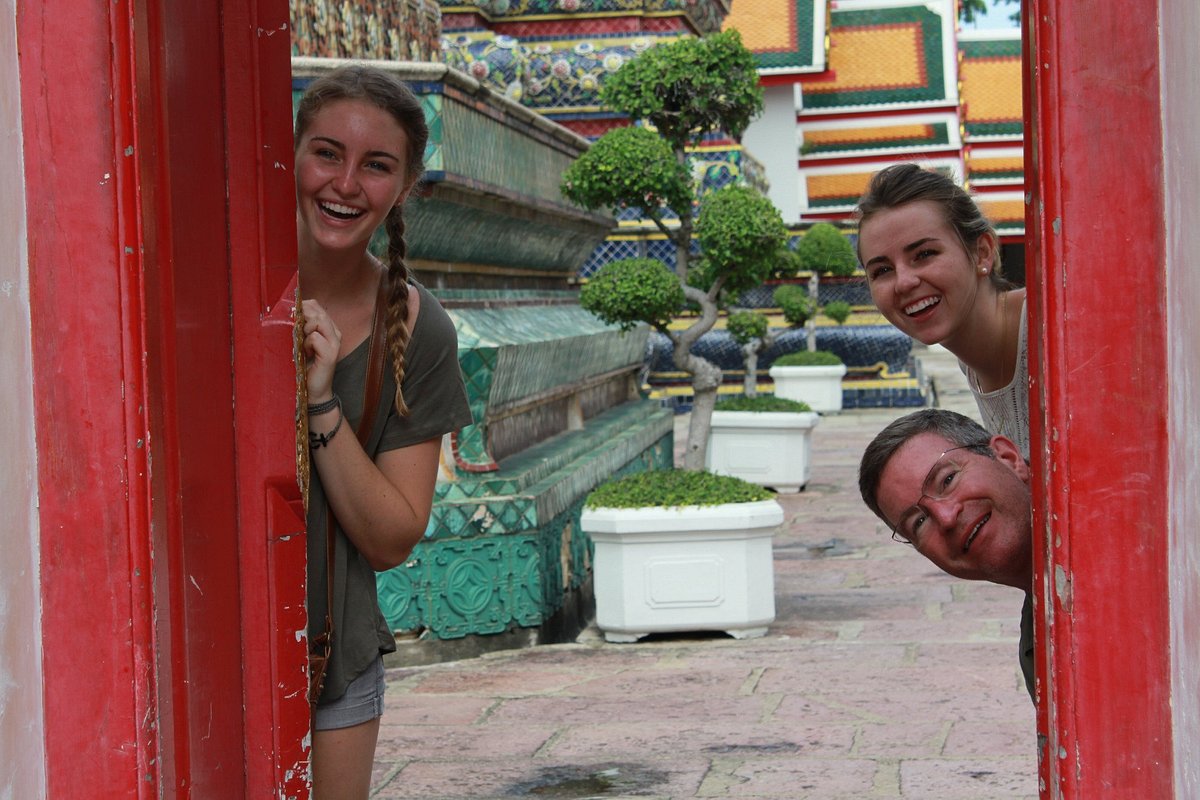 nikki tour guide bangkok