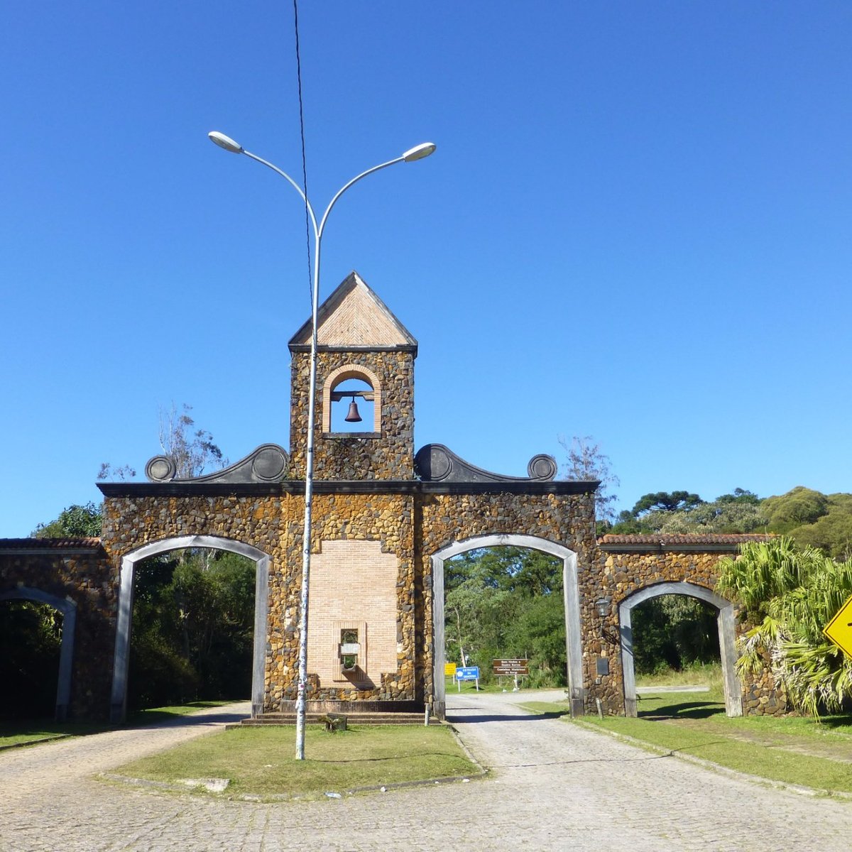 Viajar de bicicleta pela Estrada da Graciosa: cicloturismo na Mata Atlântica