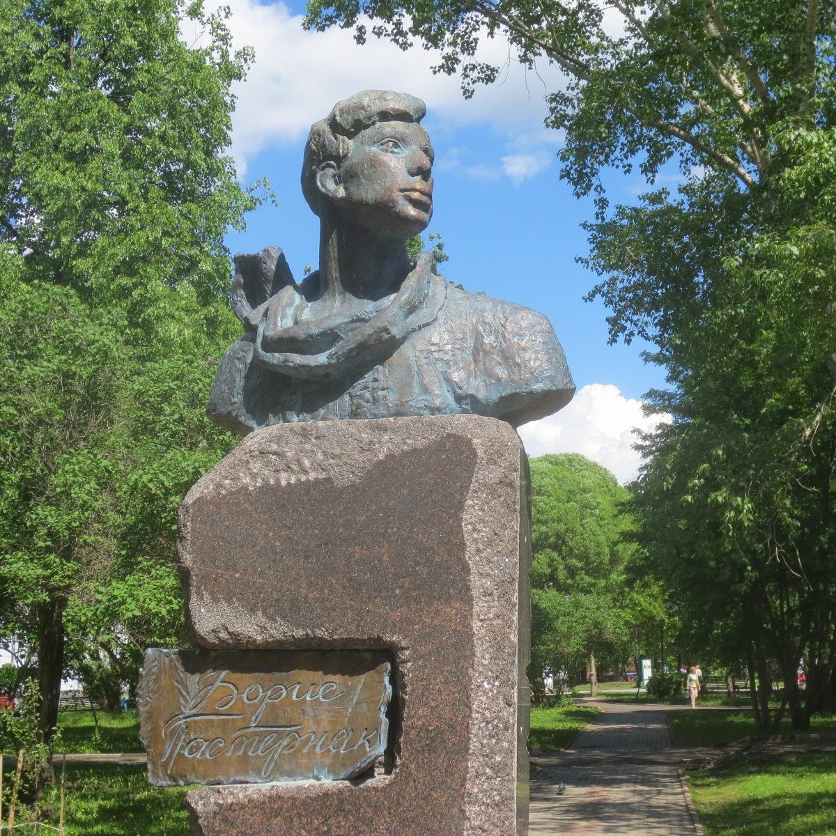 Памятники б. Памятник Борису Пастернаку в Перми. Борис Пастернак памятник. Борис Леонидович Пастернак памятники в Перми. Б Л Пастернак памятник.