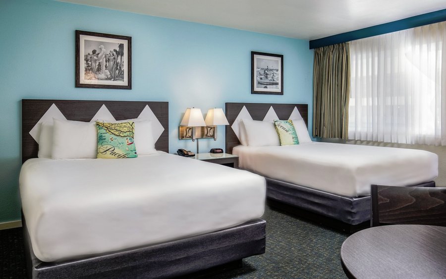 All non smoking rooms, here with 2 queen beds
