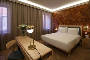 Room & Suite