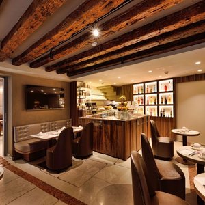 breakfast room