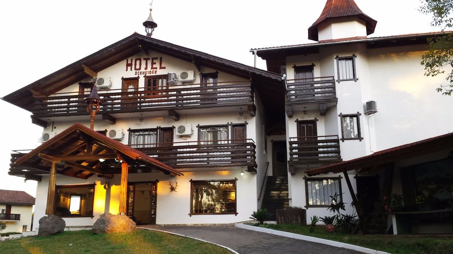 O Hotel Schneider so a luz do por do sol!