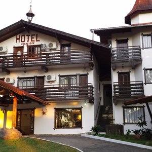 O Hotel Schneider so a luz do por do sol!