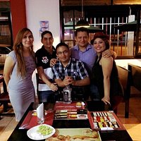 Excelente ambiente para disfrutar entre amigos, muy buen lugar.