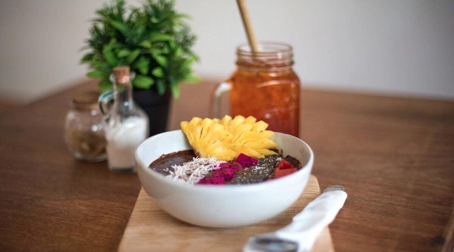 Chocolate smoothie bowl is a vegans dream come true 
