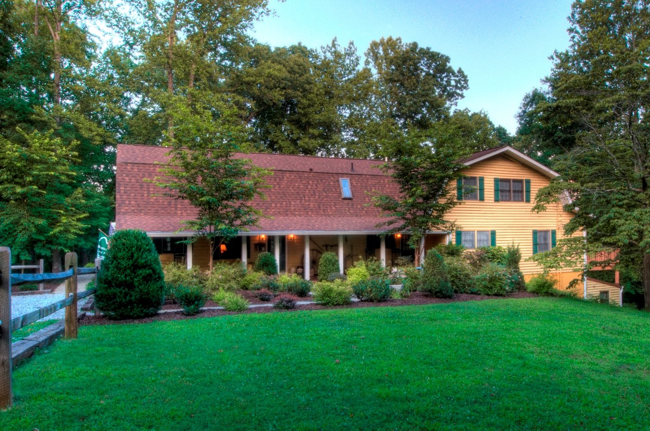 MOUNTAIN TOP LODGE AT DAHLONEGA - Prices & B&B Reviews (GA) - Tripadvisor