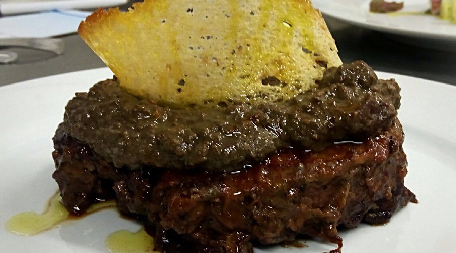 Filetto di manzo al vin santo e patè di fegatini toscani