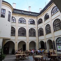 Innenhof mit Cafe