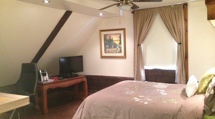 Chambre #4 lit queen