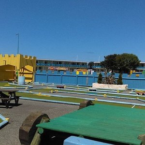 free 10 hole minigolf