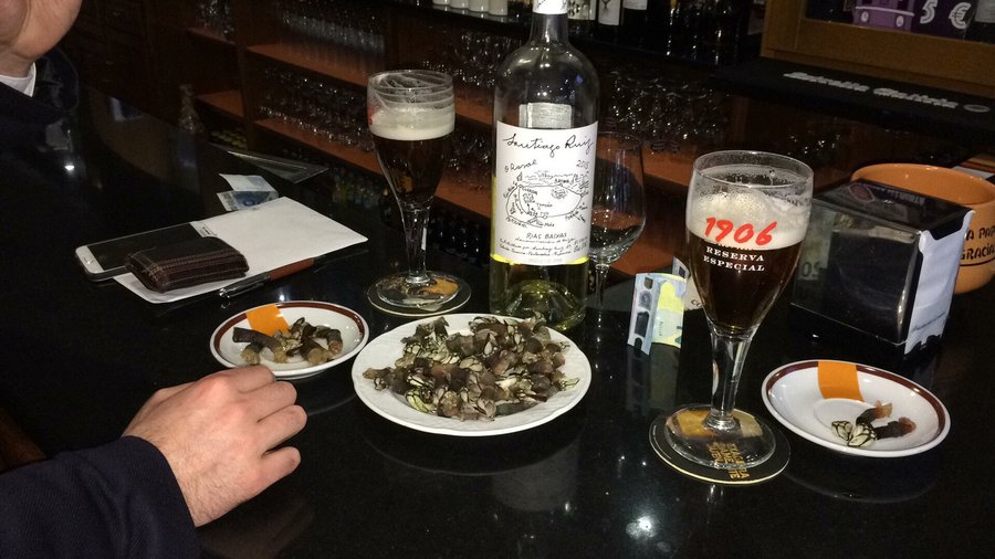 La mejor caña de 1906 del mundo.
Tapas riquísimas y algún día, sorprende con tapas de lujo.
Aten