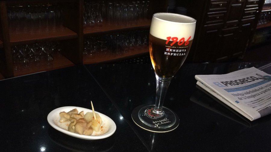 La mejor caña de 1906 del mundo.
Tapas riquísimas y algún día, sorprende con tapas de lujo.
Aten