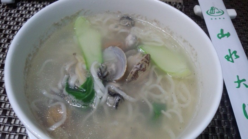 朝食時にいただいた湯麺です。