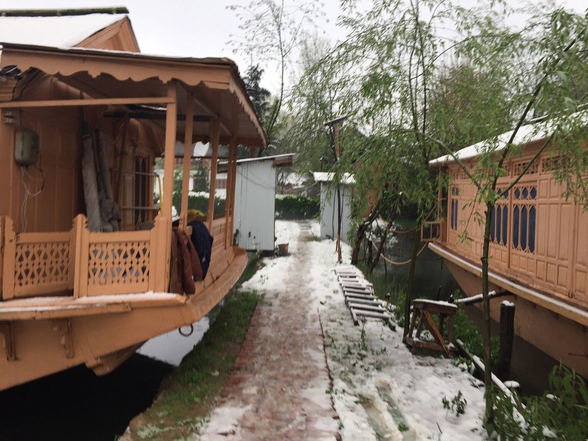 HOUSEBOAT INSHALLAH (Индия/Шринагар) - отзывы, фото и сравнение цен -  Tripadvisor