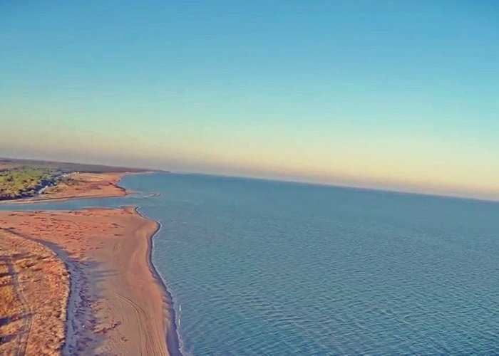 Foto aerea mare e litorale
