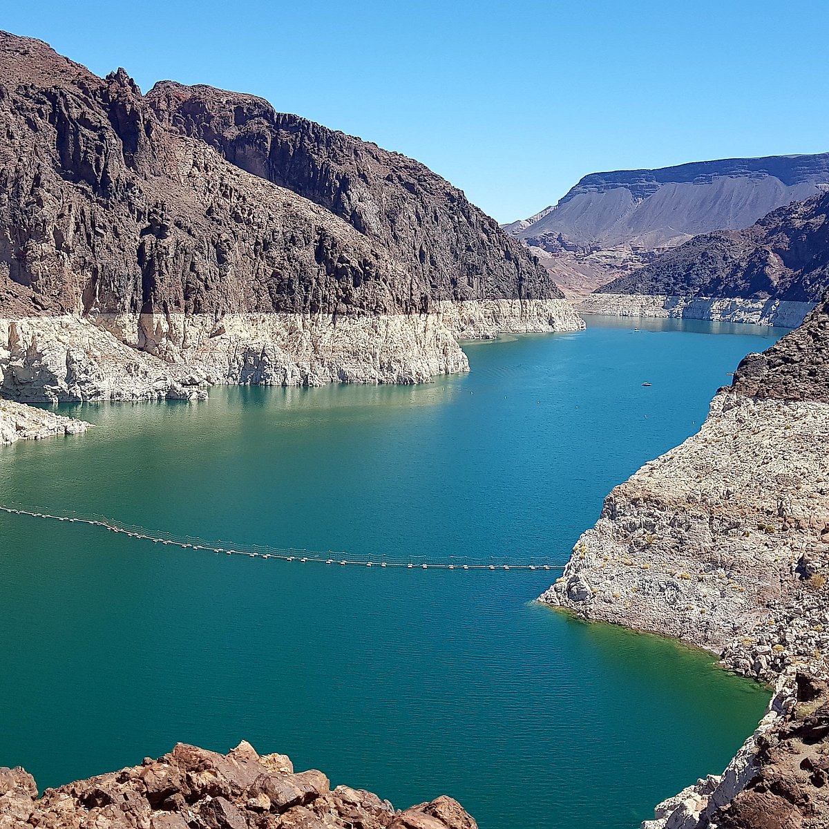 Las Vegas with Kids: 30 Things to Do for a Memorable Family Trip - Hoover Dam: A Marvel of Engineering