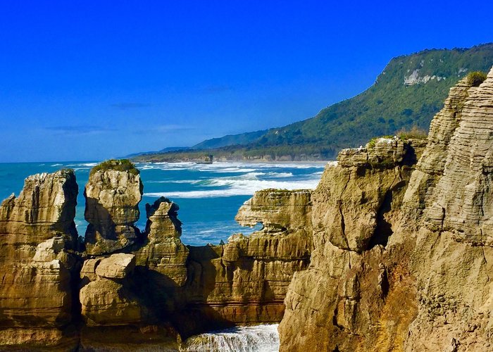Waves into pancake rocks