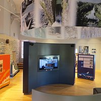 L'intérieur de l'espace d'information sur l'hydroélectricité EDF.