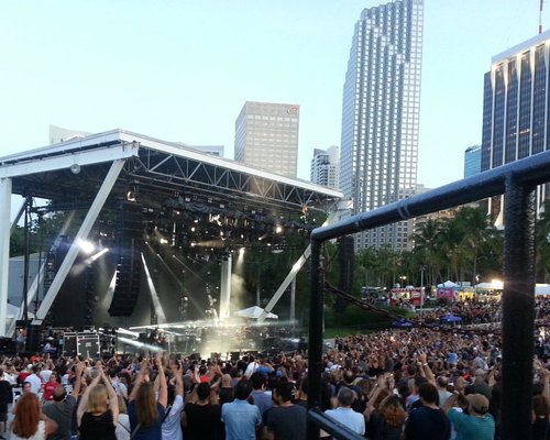 loandepot park concert
