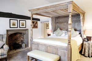 Room & Suite