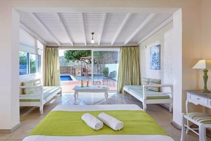 Room & Suite