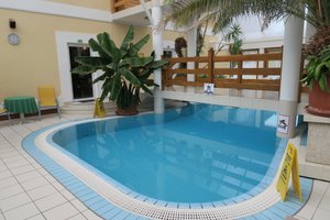 Pool & Beach
