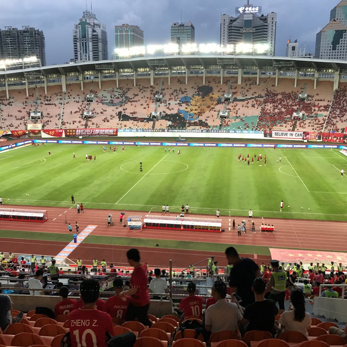 Стадионы китая. Гуанчжоу Эвергранд стадион. Стадион Тяньхэ Гуанчжоу. Стадион Китай 2023. Стадион Гуанчжоу Эвергранд сейчас.