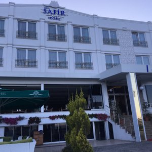 Fatsa'nın en güzel konuma sahip olan otellerinden birisi. Restorant ve kafesi başarılı.