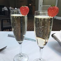 Desert and prosecco
