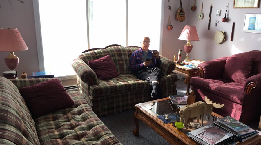 Interesting books to read and comfy common area