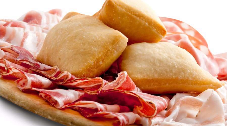 il nostro gnocco fritto con salumi freschi