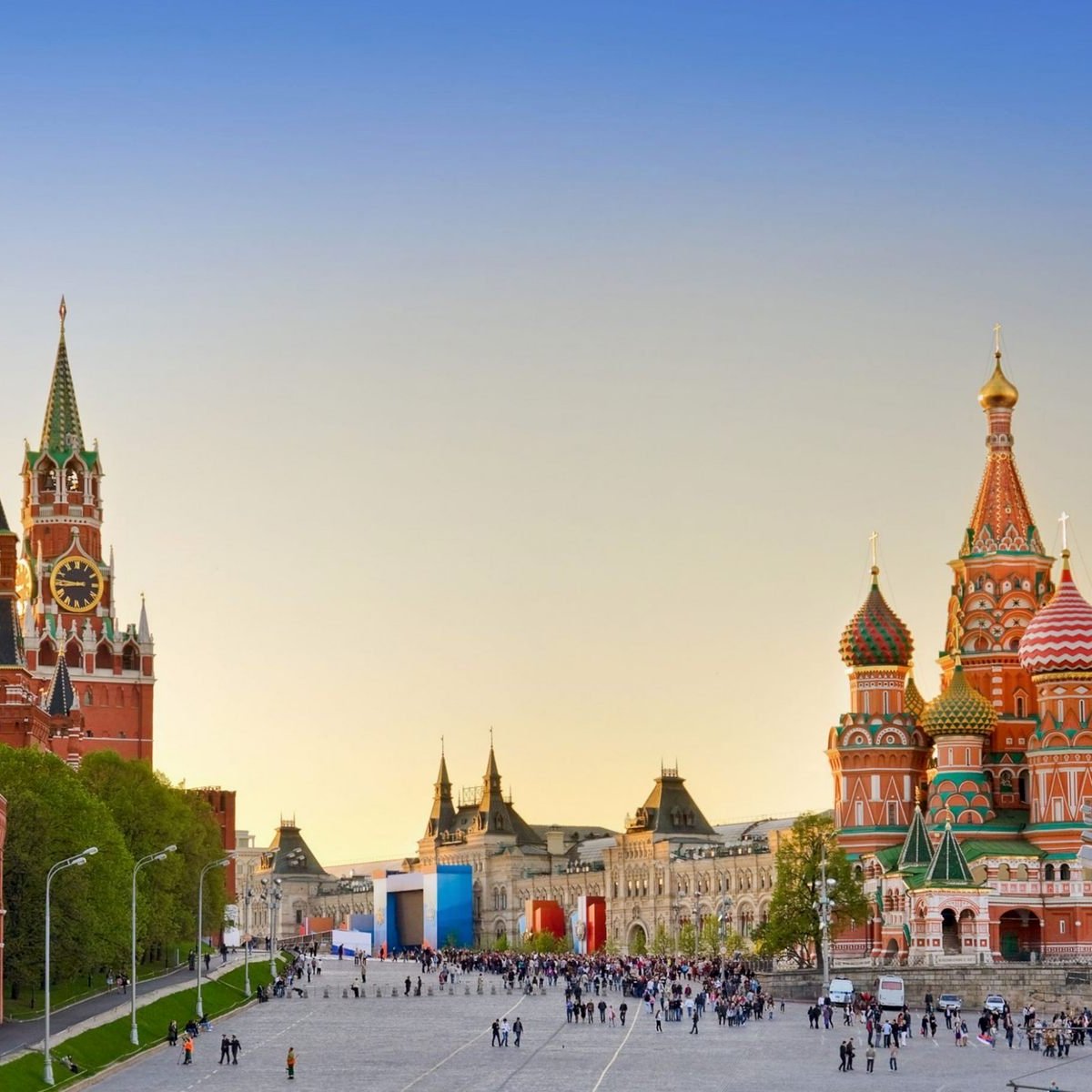 Russian moscow. Собор Василия Блаженного на фоне Спасской башни. Москва Кремль красная площадь. Красная площадь символ Москвы. Обои Кремль собор красная площадь.