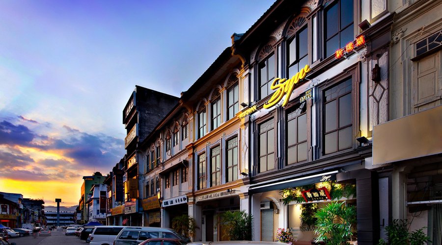 We are located near by  Low Wong Taugeh Chicken. 