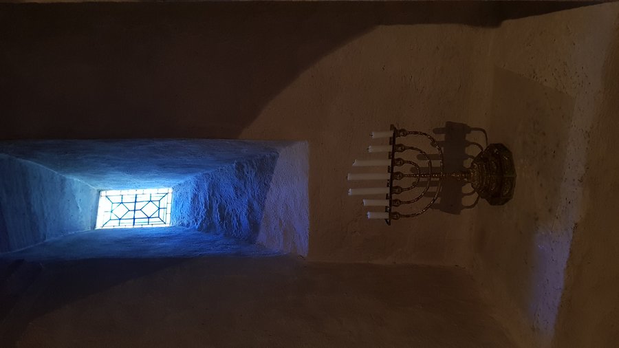 Vakker kirke med noen utrolig detaljerte treskjæringer. Verdt et besøk!