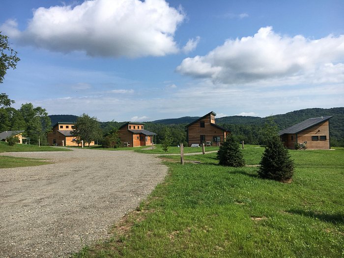 https://dynamic-media-cdn.tripadvisor.com/media/photo-o/0f/df/f8/31/fat-sheep-farm-cabins.jpg?w=700&h=-1&s=1