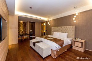 Fuli Hot Spring Resort in Yuchi, image may contain: Interior Design, Indoors, Furniture, Bed